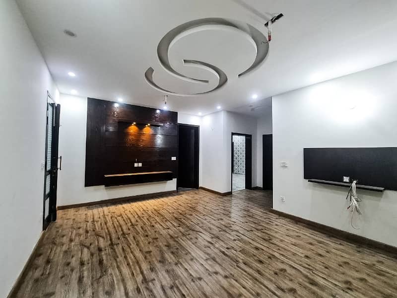 1 Kanal Vip Upper Portion Available For Rent In Arcitect Society Near Johertown Ucp University Lahore 3