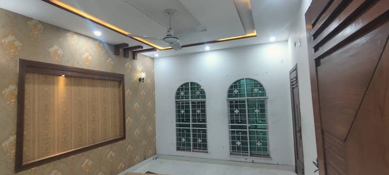 Beautiful 10 Marla Brand New Portion Available For Rent In Architect Engineering Housing Society Near UCP University Shokat Khanum Lahore. 14