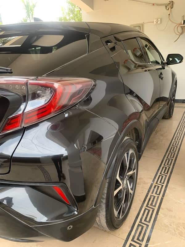 Toyota C-HR 2017 4