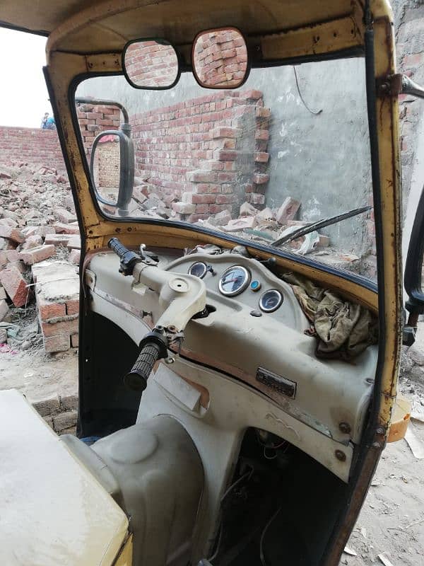 6 Seater Rozgar Rickshaw in good condition for sale 5