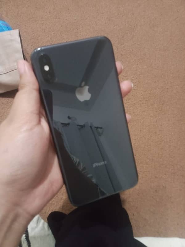 urgent sale iPhone XS max black color 1