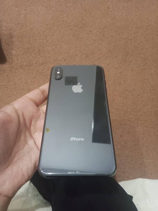 urgent sale iPhone XS max black color 2