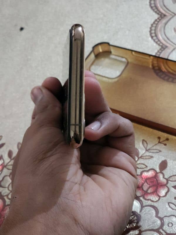 I phone 11 pro 256 gb non pta condition 10/10 7