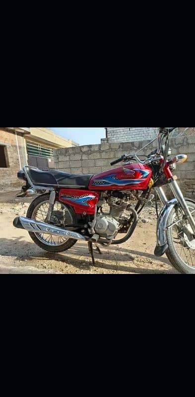 Honda 125  model 2021 Islamabad golden Numbers own my name urgent sale 3