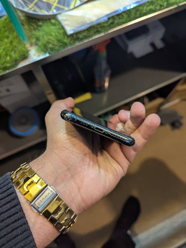 iphone 11 pro non PTA only LCD ma dot _ cell me 0314.65. 613.16 1