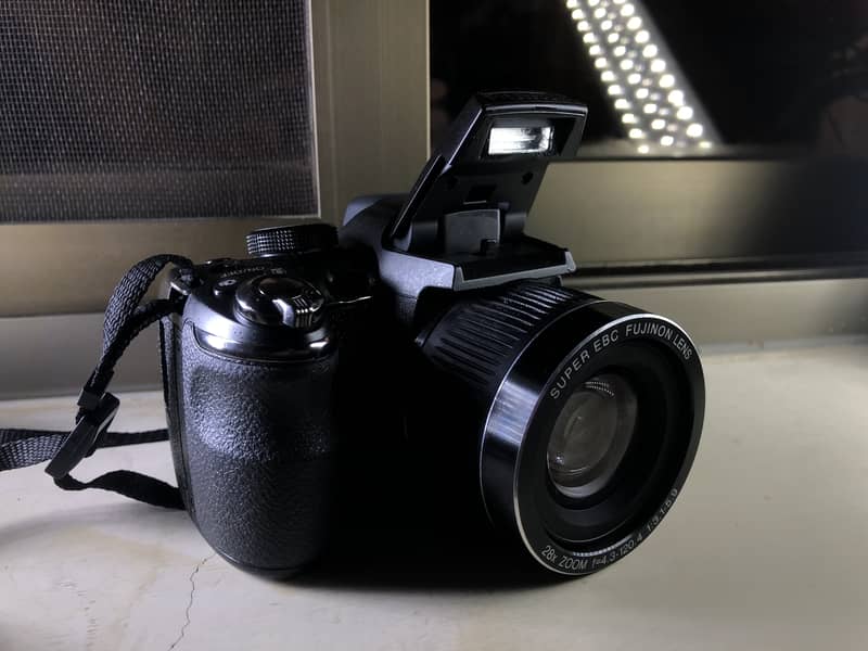 FUJIFILM S3000 (SLR) 1