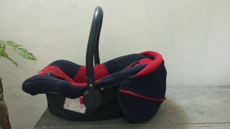 Bouncer / Carry Cot 1