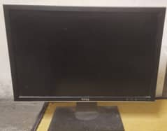 A dell LCD with Tv kit that can play cable channels. . . . .