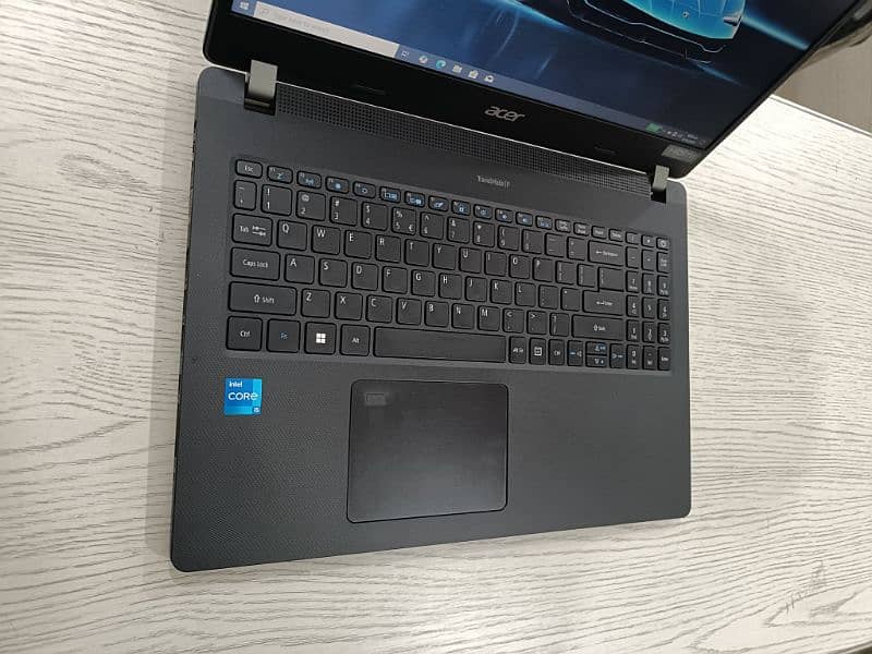 Acer Travelmate p215 core i5 11th gen quadcore 15.6 inch 1080p Numpad 4