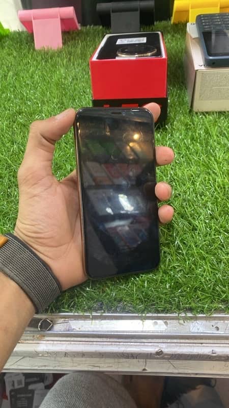 iphone 11pro lush mobile everything original as seen in pics 64 gb 75% 0