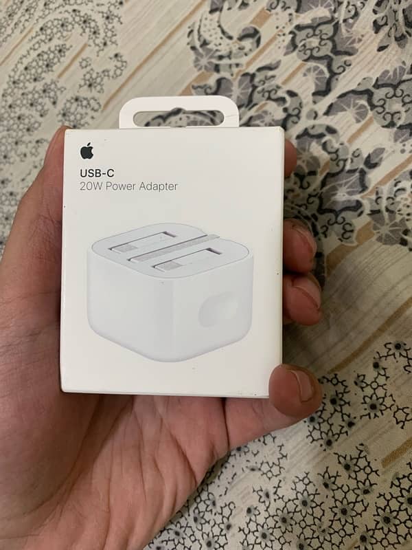 Apple 20W USB-C Power Adapter 0