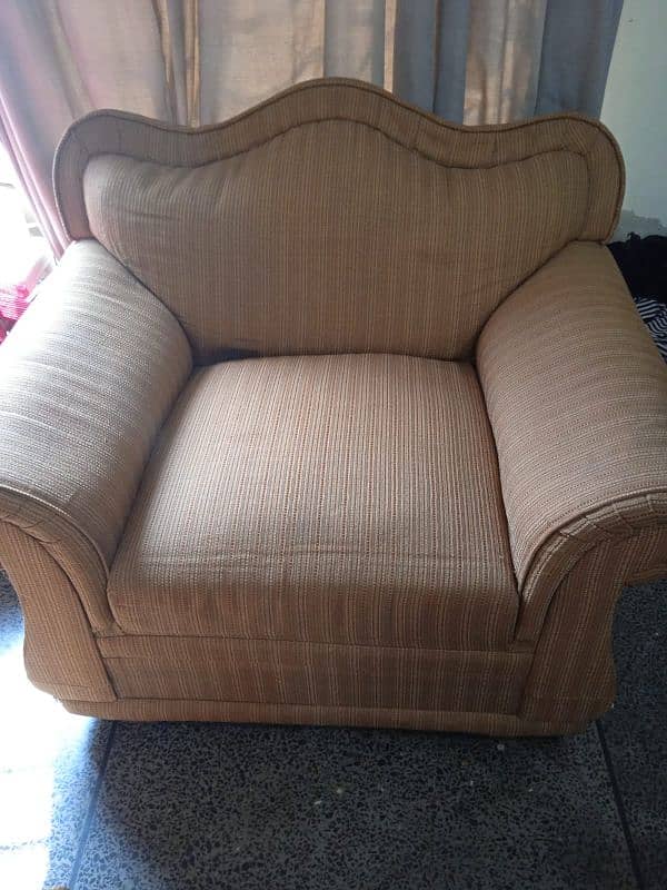 5 seter sofa with 5 cushions urgent sell 1