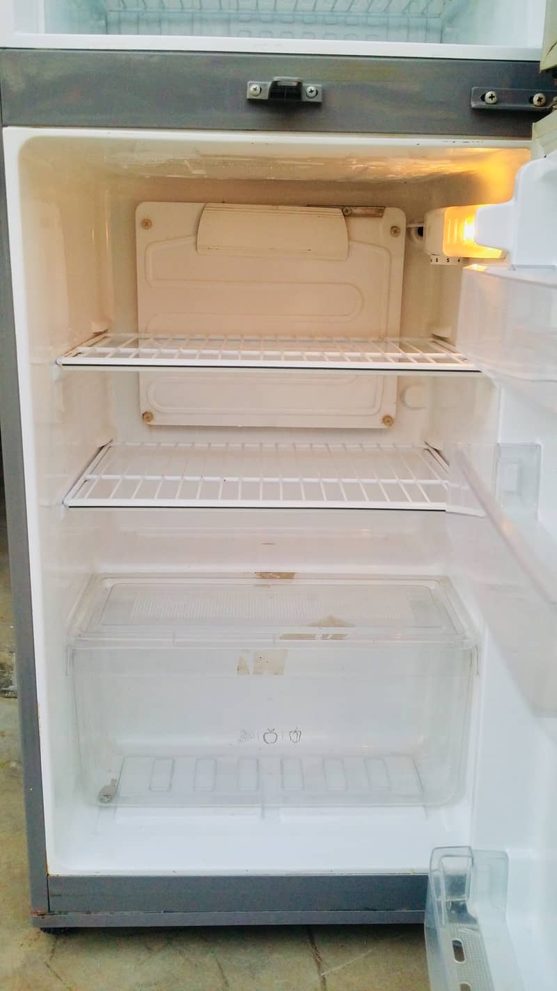 PEL Fridge, Like A Brand New, Full Genuine, Original Gas 11