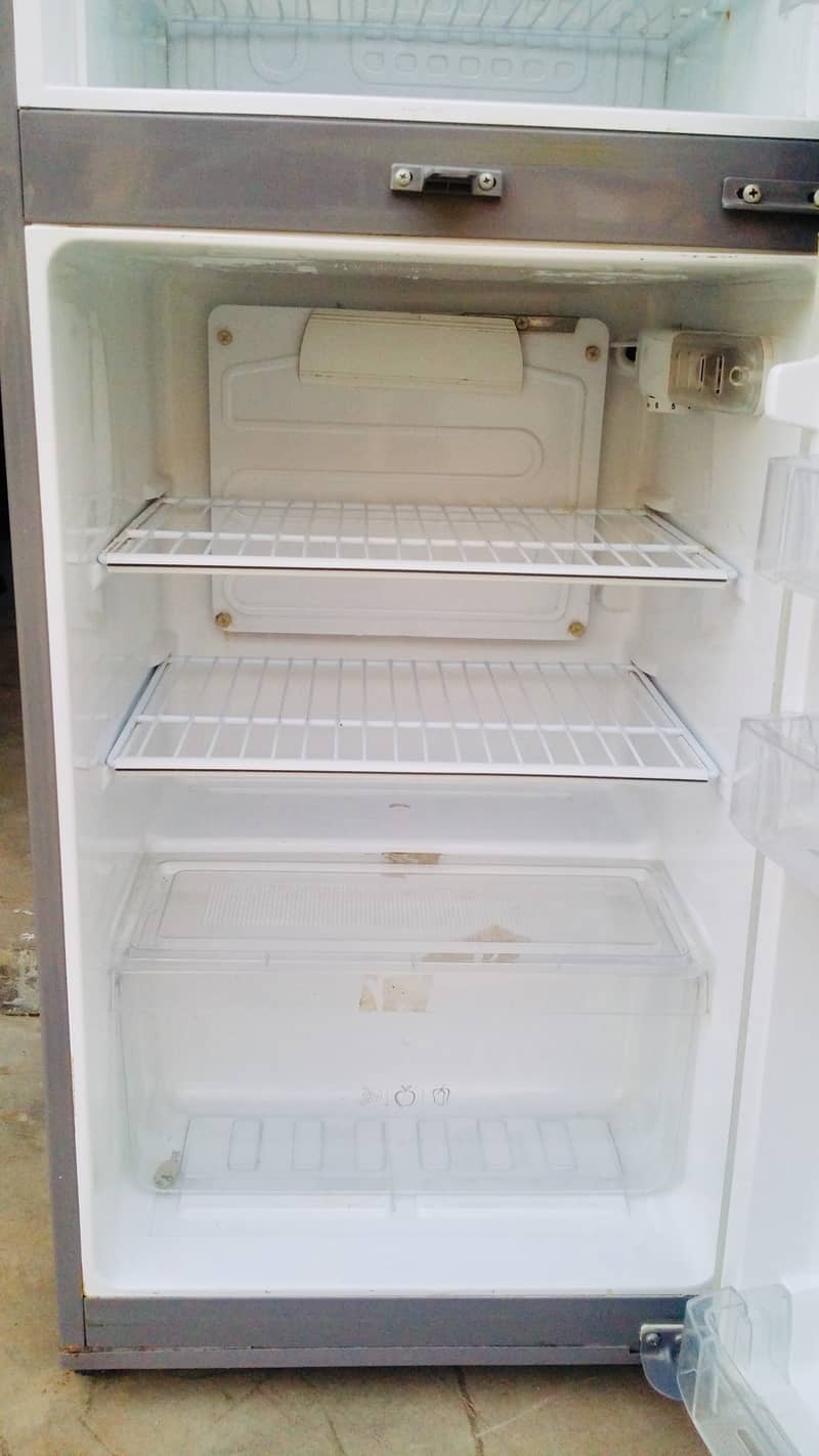 PEL Fridge, Like A Brand New, Full Genuine, Original Gas 12