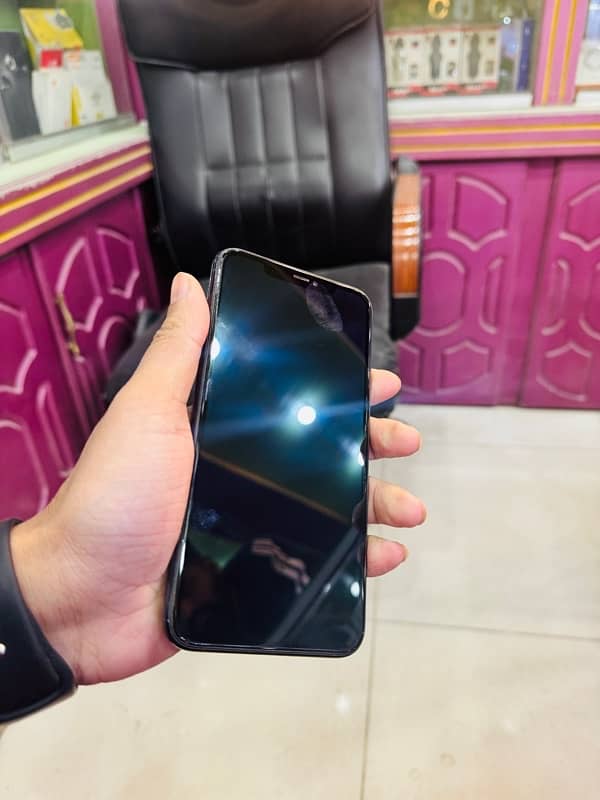 iphone 11 pro Max PTA Approved 5