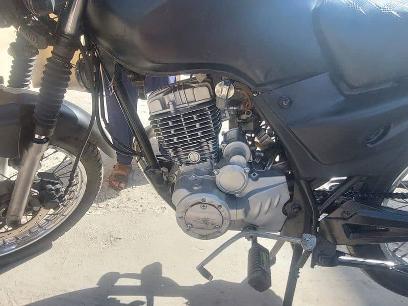 urgent for sale bike Ravi 125 5 gares self start 2