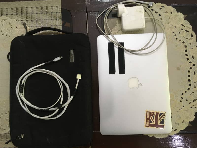 MacBook Air (Mid 2013) - 4/128GB SSD + Free Extra Accessories 3