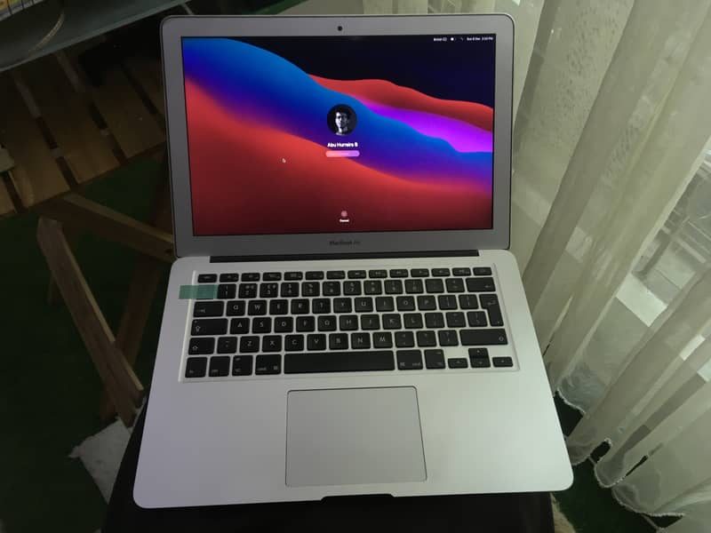 MacBook Air (Mid 2013) - 4/128GB SSD + Free Extra Accessories 6