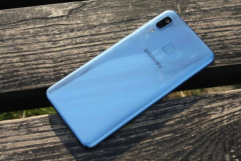 Samsung galaxy A30. 4GB 64GB 5