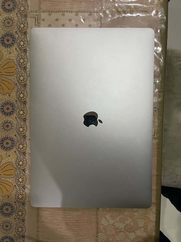 MacBook Pro 16,1 2019 1