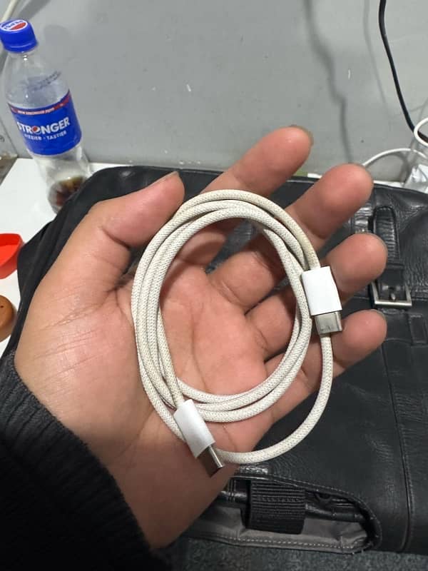 iPhone 15Pro Max Genuine Cable 1