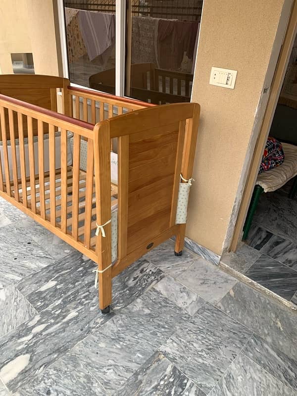 baby cot with mattres 1