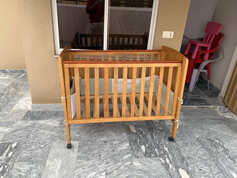 baby cot with mattres 2