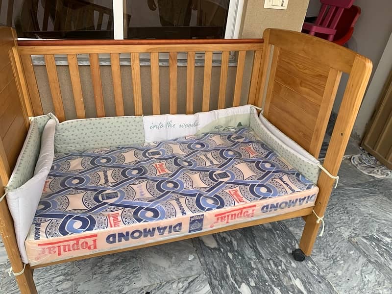 baby cot with mattres 3