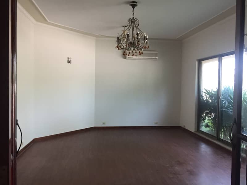 HOUSE FOR SALE IN SARWAR COLONY 8