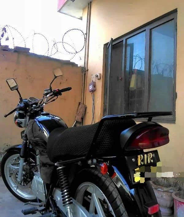 SUZUKI GS 150 SE FOR URGENT SALE IN GENUINE CONDITION. 1