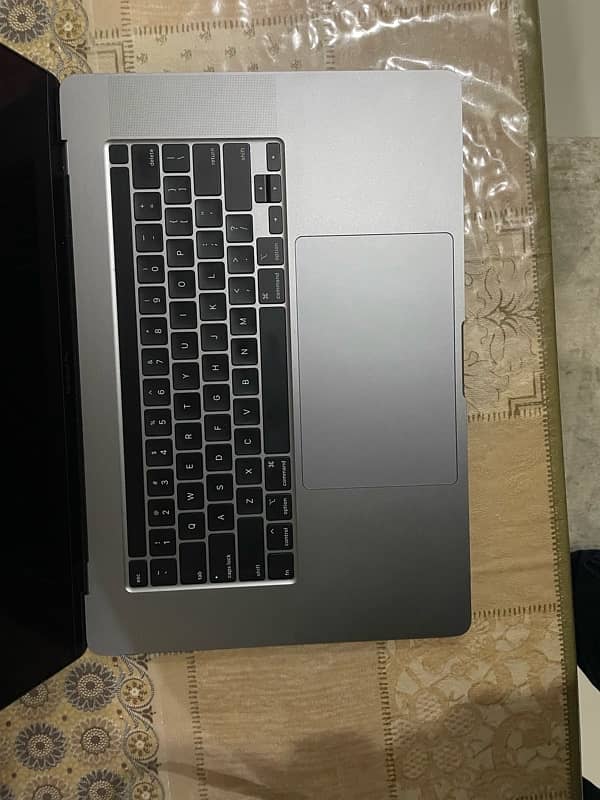 MacBook Pro 16,1 2