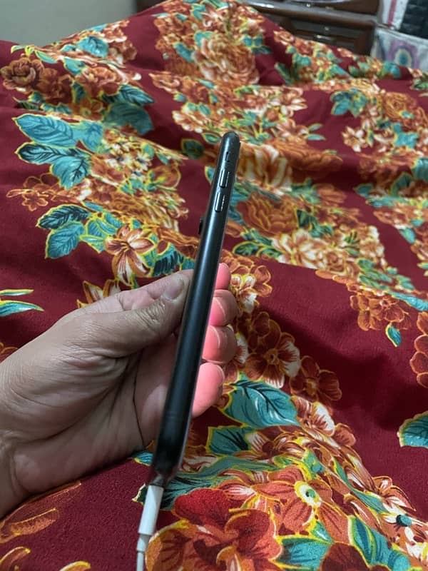 IPhone XR black Colour 3