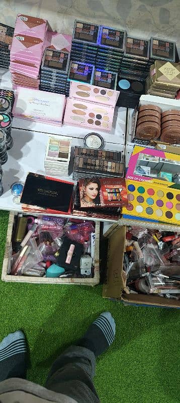 imported makeup items available on wholesale rates 0