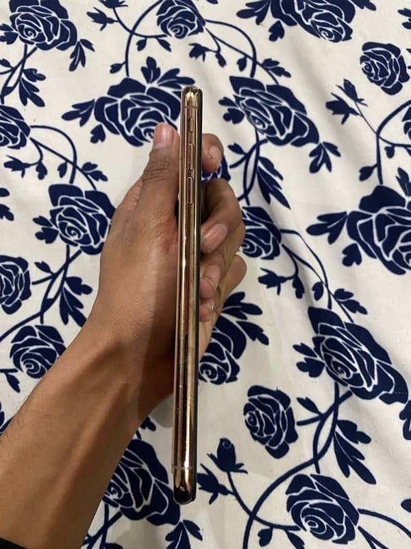 iphone xs max 64 GB FACTOTRY UNLOCKED ALL OK JUST FRONT CAMERA ISSUE 6