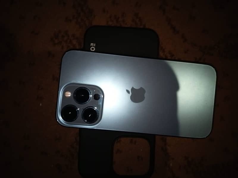 i”m selling i phone 13 pro 2