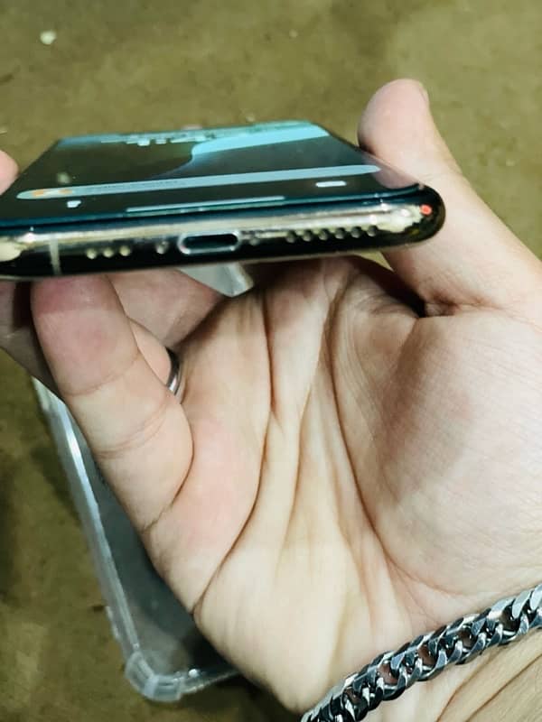 iphone xs in very good condition 10/10 no open no repair 2