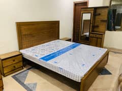 3 new bedroom set or 1 used bed khud bnwaya hen