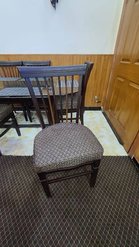 Dining Table urgent sale 3