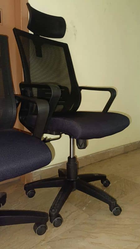 Used Office Executive Chairs (4 Pieces) 1