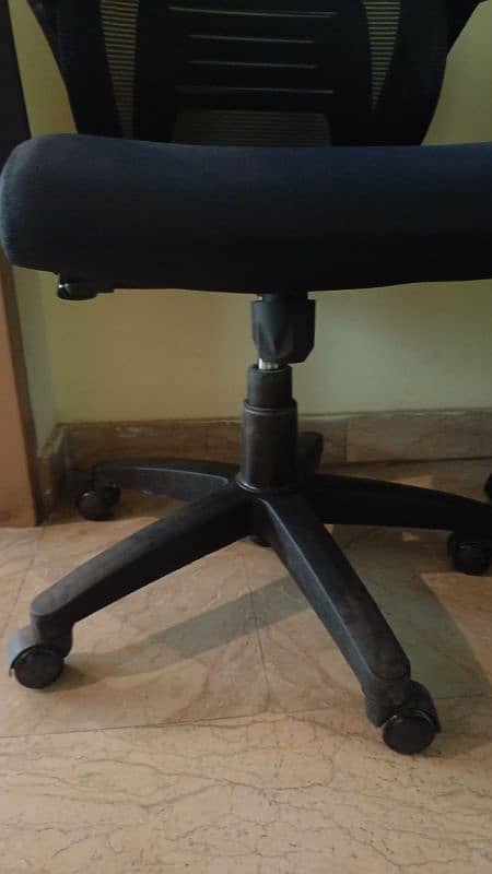 Used Office Executive Chairs (4 Pieces) 2