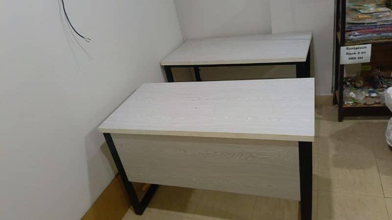 Used Office Executive Table/ computer table (4 Pieces) 0