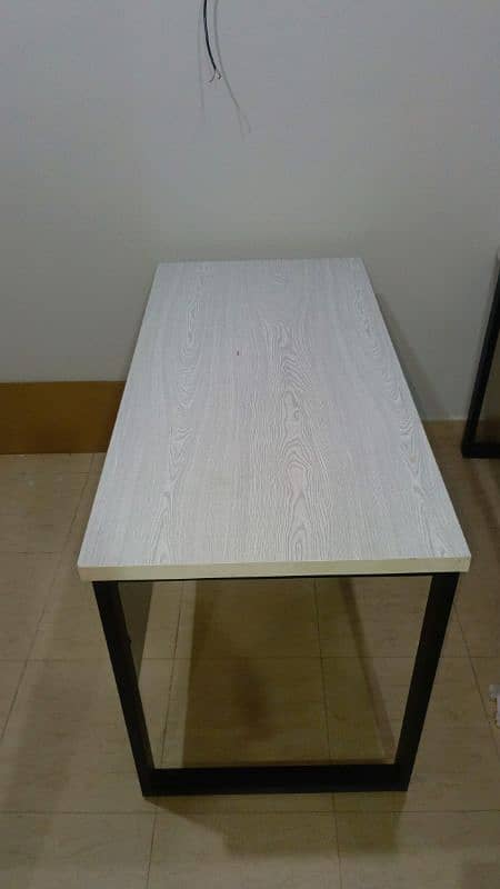 Used Office Executive Table/ computer table (4 Pieces) 1