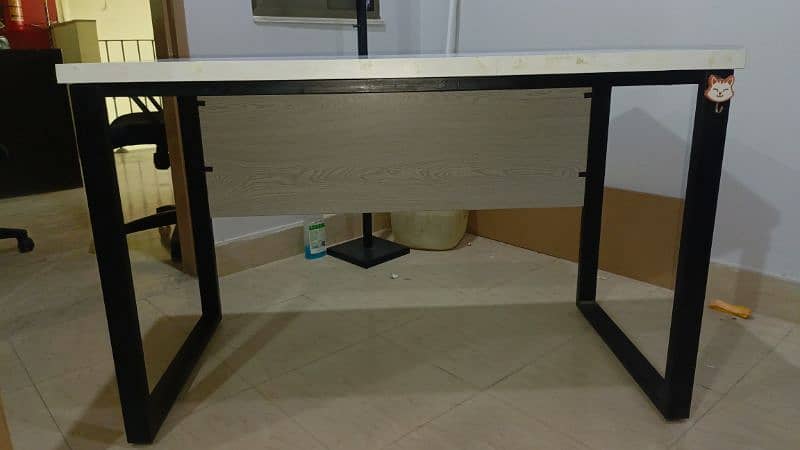 Used Office Executive Table/ computer table (4 Pieces) 7