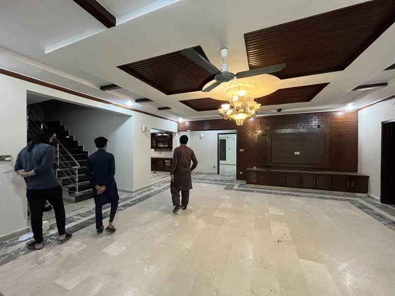 1 Kanal Double Unit House For Rent In Wapda Town. 17