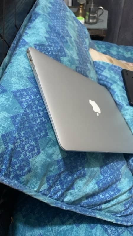 MacBook Air 2012 - 8GB RAM, 128GB SSD, 65W Charger, 1.5h Battery Bckup 0