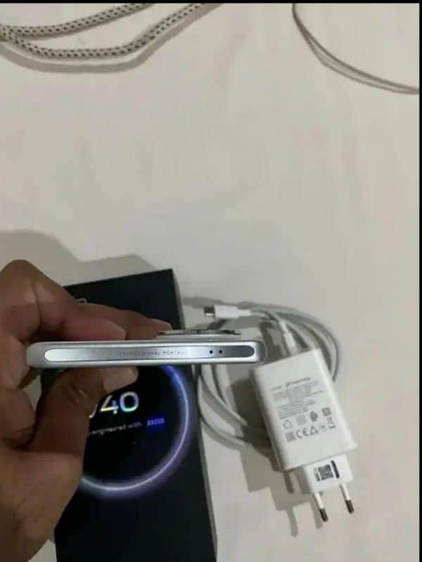 vivo v40.16. gb. 256.  phone 03099280202 2