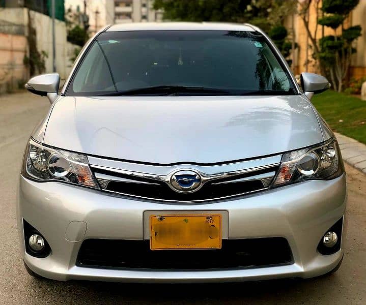 Toyota Corolla Fielder Hybrid 2014 1