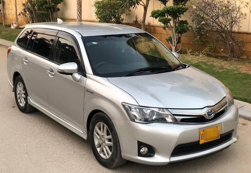 Toyota Corolla Fielder Hybrid 2014 3