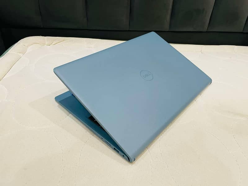 DELL 11th Gen C- i5 Like Brand New Condition Special Edition Colour. . 12