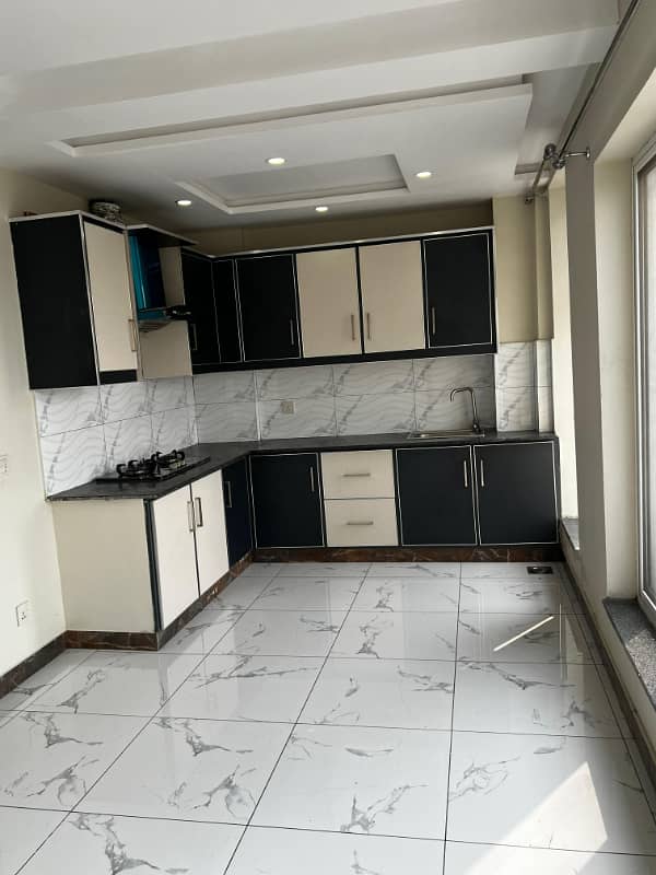 One Bedroom Modern Non Furnished Apartment For Rent 3